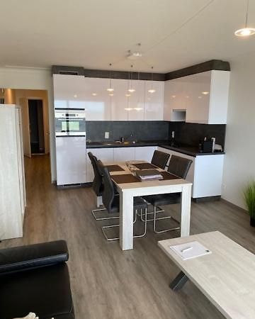 Studio 405 Op Zeedijk Met Frontaal Zeezicht 4De Verdiep Middelkerke Exterior foto