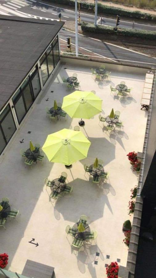 Studio 405 Op Zeedijk Met Frontaal Zeezicht 4De Verdiep Middelkerke Exterior foto