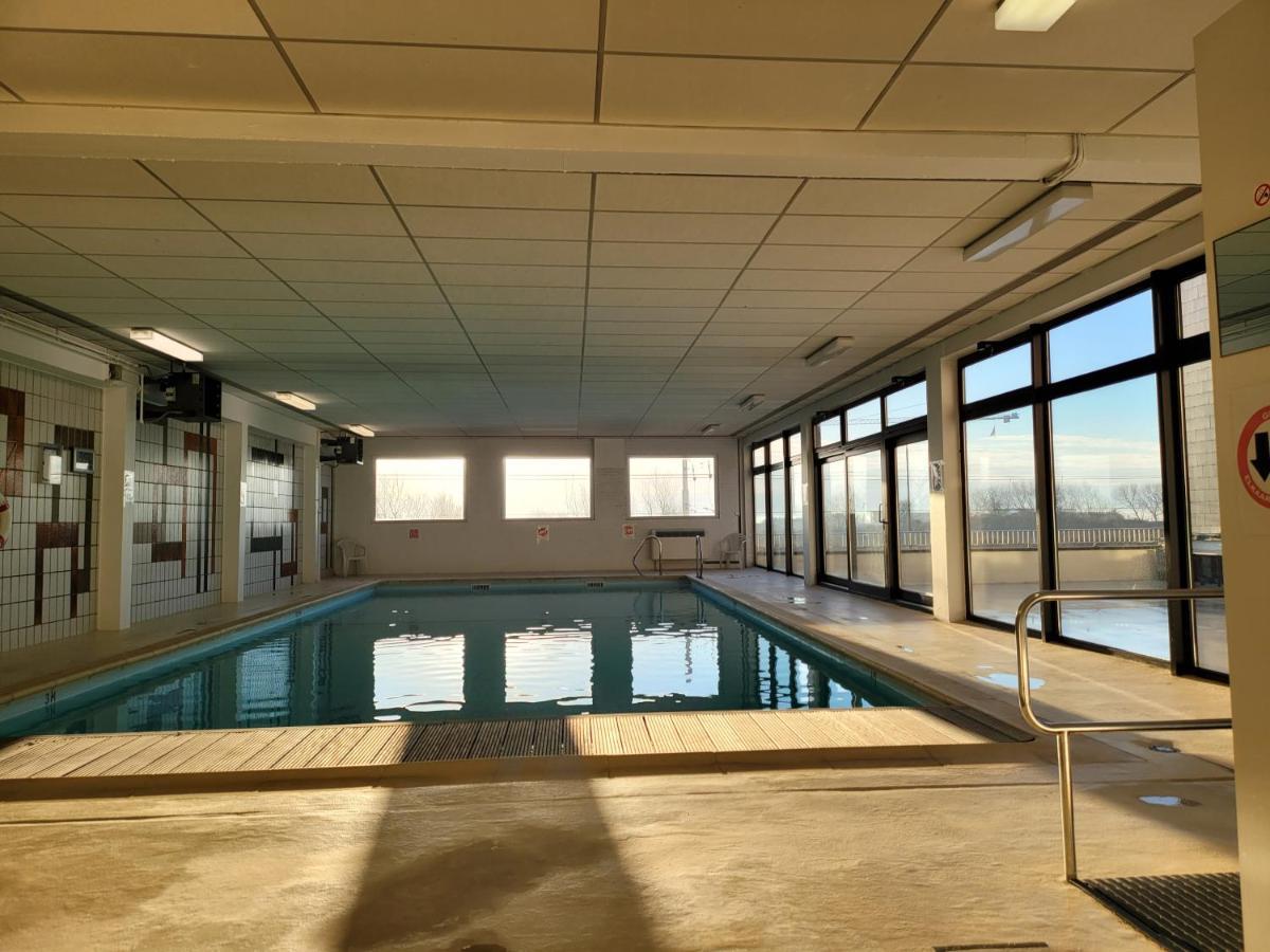 Studio 405 Op Zeedijk Met Frontaal Zeezicht 4De Verdiep Middelkerke Exterior foto